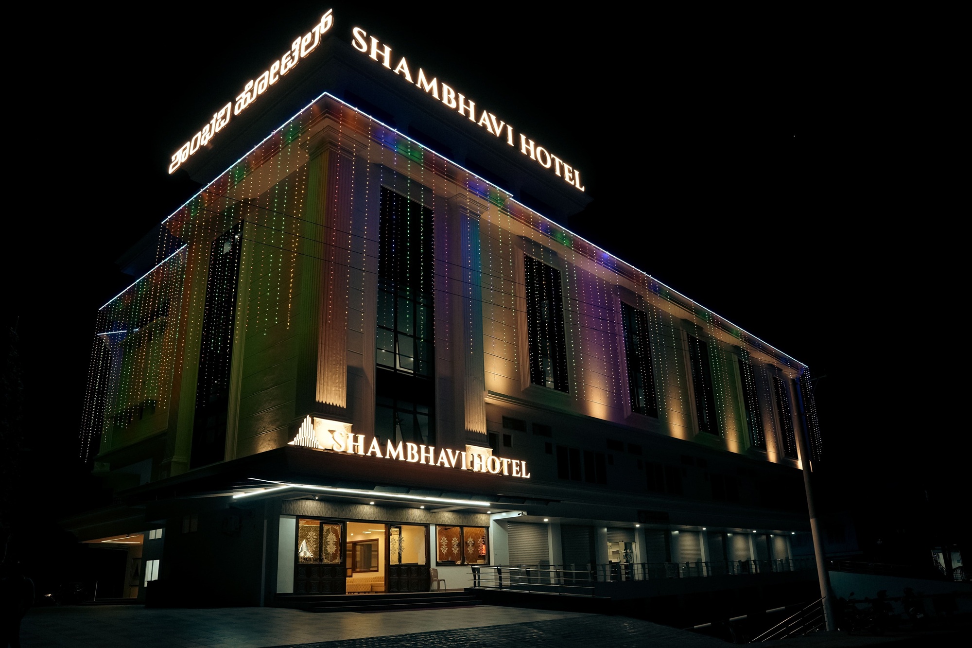 Shambhavi Hotel exterior